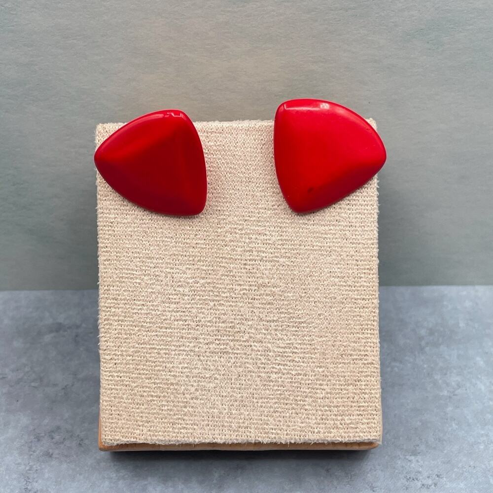Vintage Bold Red Triangle Geometric Bright Resin Cabochon Post Back Stud Retro - Picture 3 of 10
